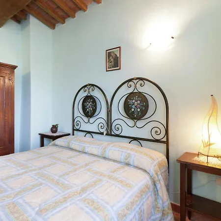 Hébergement de vacances Large Farmhouse In With Swimming Pool *